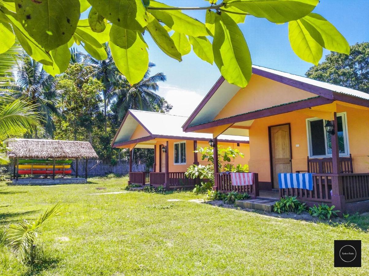 Mecaja Beach House Hotel Roxas  Exterior photo